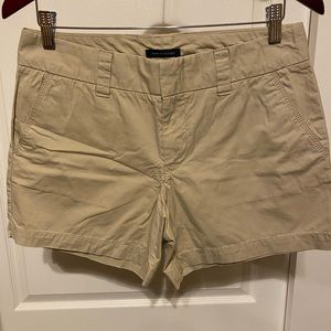 Tommy Hilfiger women’s size 6 khaki shorts